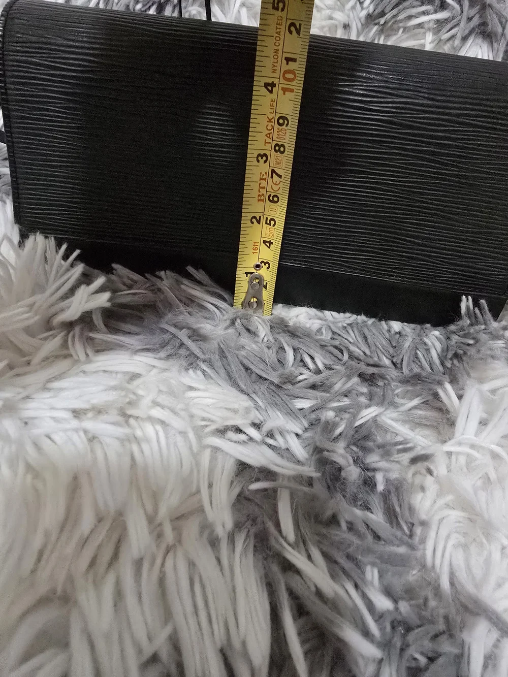 Pre Owned Louis Vuitton Black Epi Leather Shoulder Clutch - Picture 9 of 14